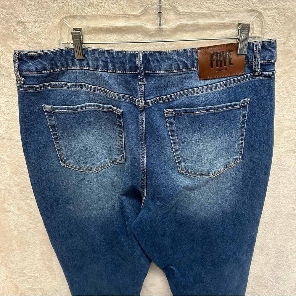 Frye women’s Jeans high rise straight leg blue denim size 14/32 - Picture 3 of 7